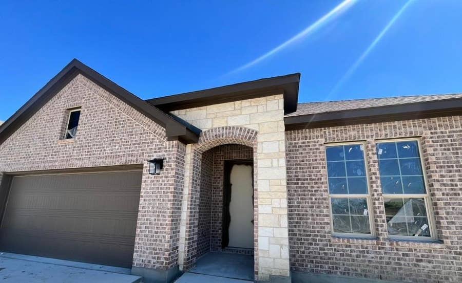 Property photo for 1013 Pecan Tree Lane, Fort Worth, TX
