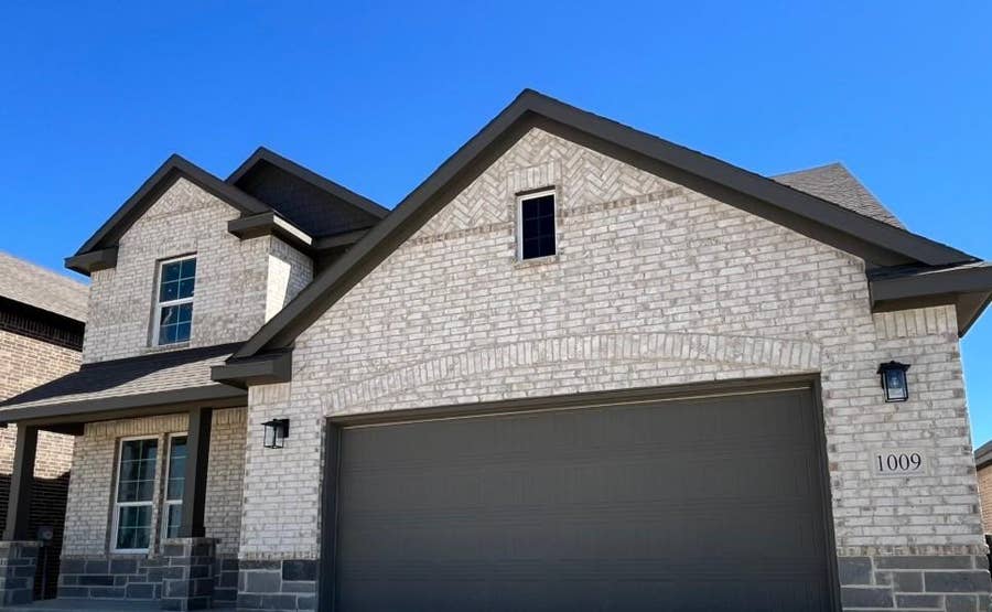 Property photo for 1009 Pecan Tree Lane, Fort Worth, TX