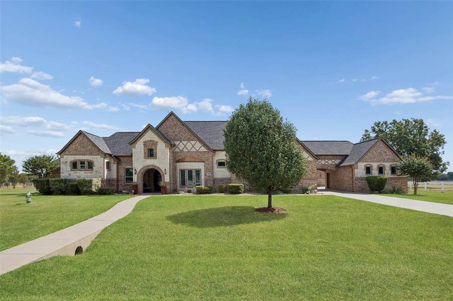 Property photo for 1908 Morningside Lane, Oak Leaf, TX