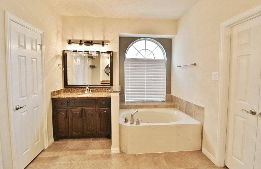110 White Oak Lane, Red Oak, TX 75154 110 White Oak Lane, Red Oak, TX 75154