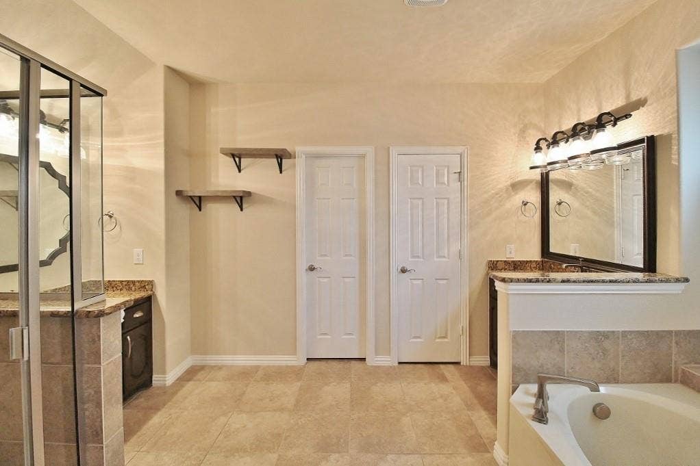110 White Oak Lane, Red Oak, TX 75154 110 White Oak Lane, Red Oak, TX 75154