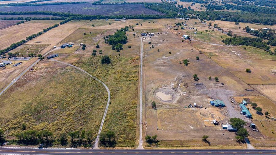 Property photo for 11714 Fm 697, Whitewright, TX