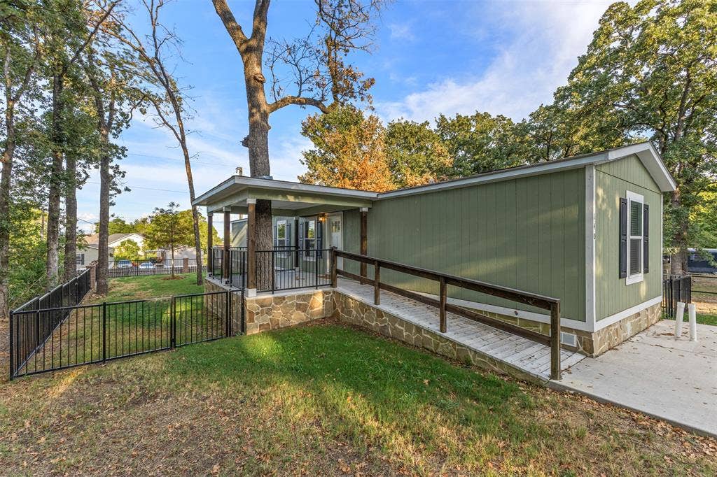 140 Southlake Drive, Mabank, TX 75156 140 Southlake Drive, Mabank, TX 75156