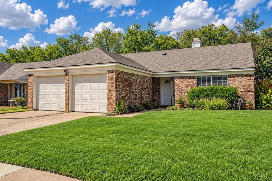 Property photo for 5522 Yaupon Drive, Arlington, TX
