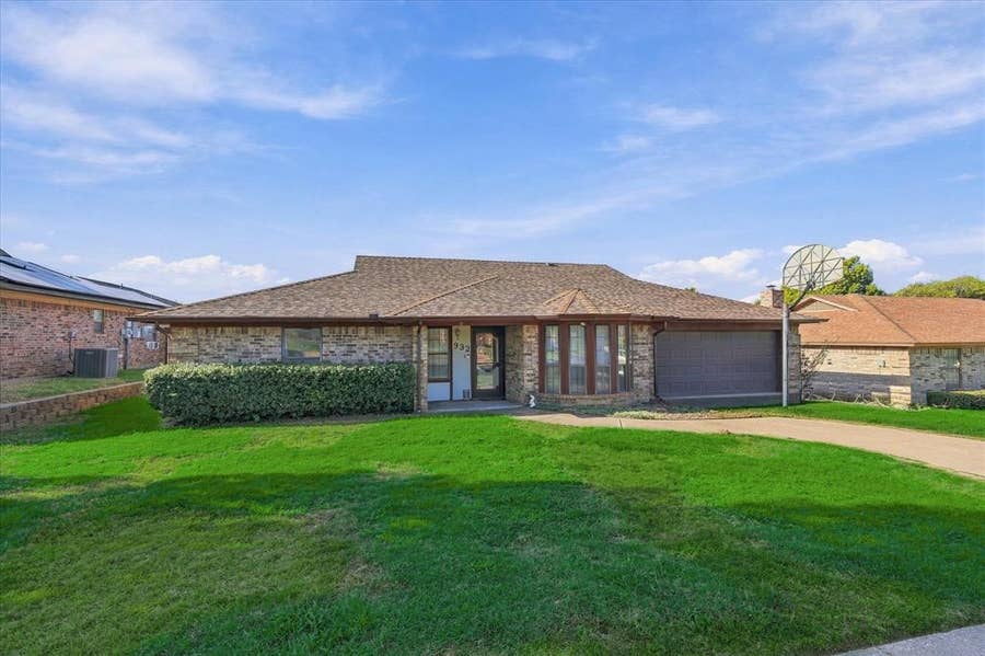 Property photo for 932 Clear View, Bedford, TX