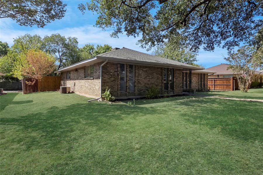 Property photo for 742 Ridge Crest Drive, Duncanville, TX