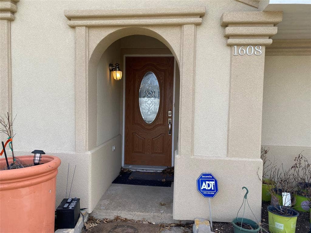 1608 University Drive, Richardson, TX 75081 Entrance to property with stucco siding