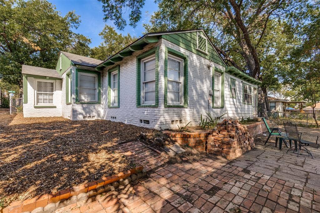 422 N Montreal Avenue, Dallas, TX 75208