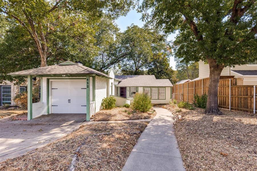 Property photo for 422 N Montreal Avenue, Dallas, TX