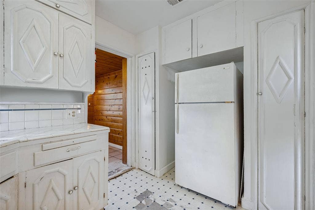 422 N Montreal Avenue, Dallas, TX 75208