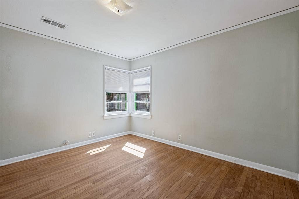 422 N Montreal Avenue, Dallas, TX 75208