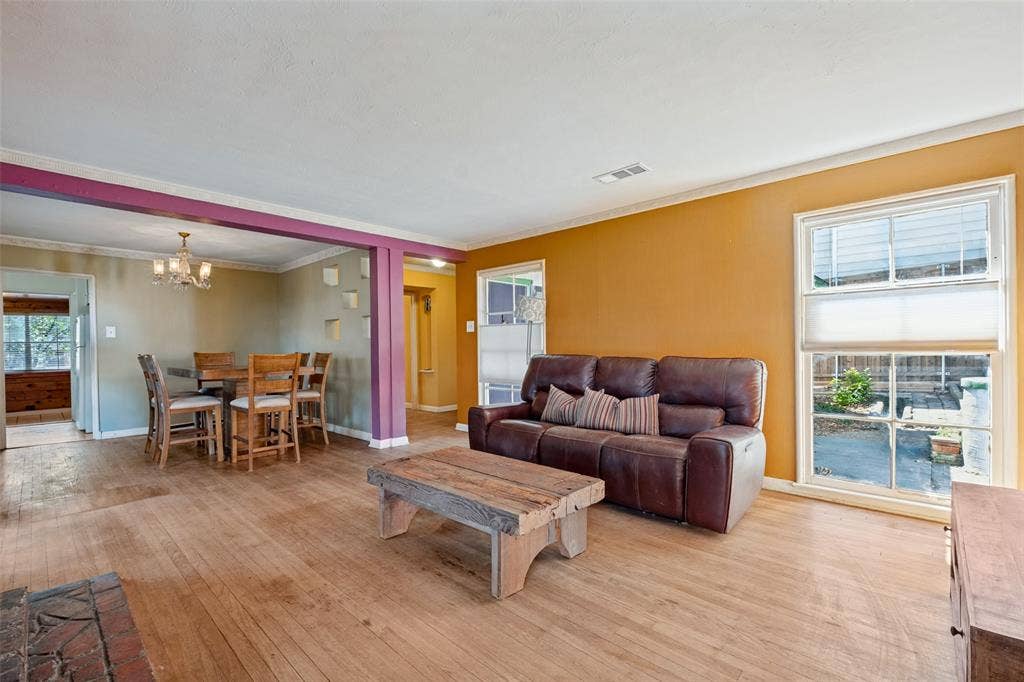 422 N Montreal Avenue, Dallas, TX 75208