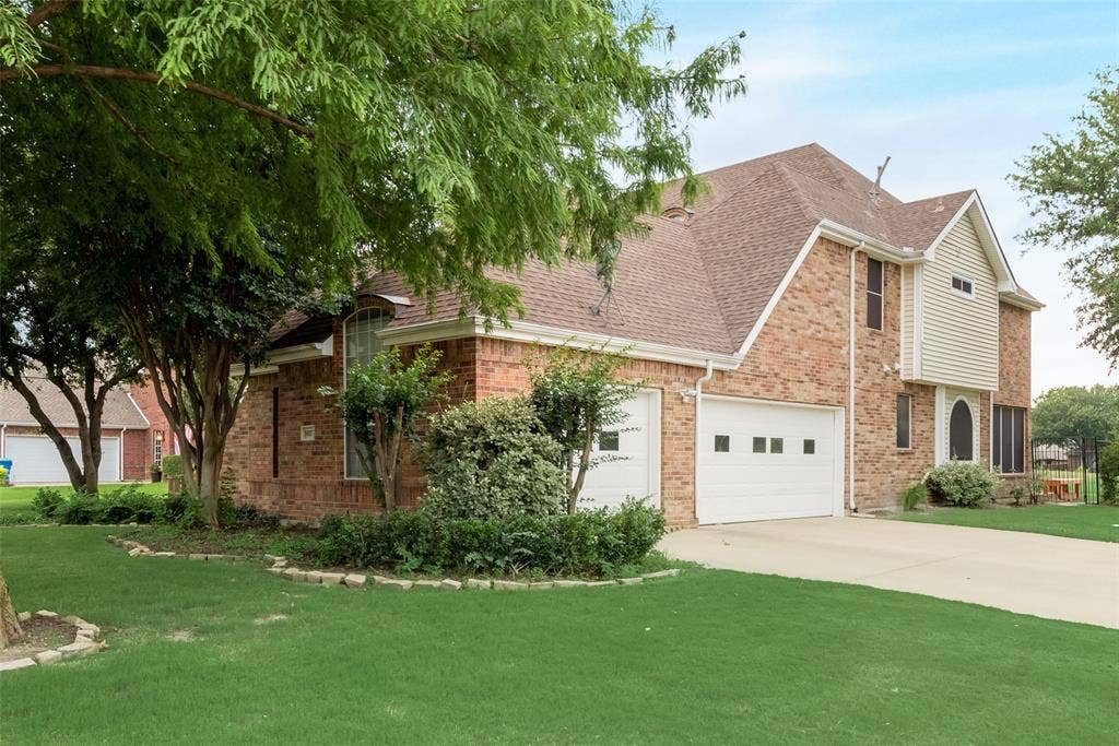 3 Car Garage