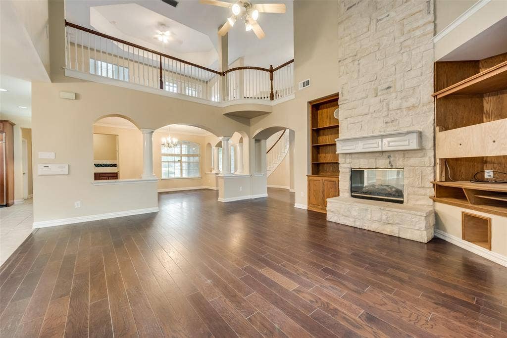 Family Room with Soaring Ceilings and beautiful built ins
