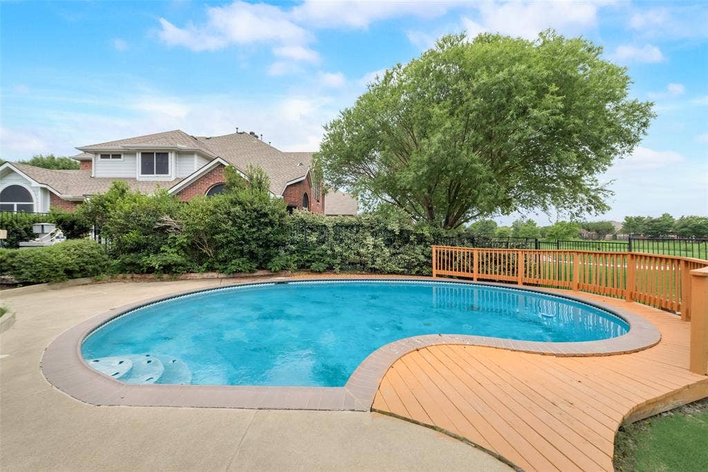 Stay cool and live your best life in this beautiful pool