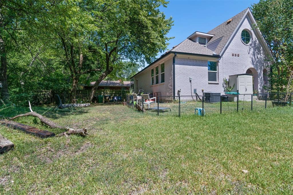 2220 Burning Tree Lane, Denton, TX 76209