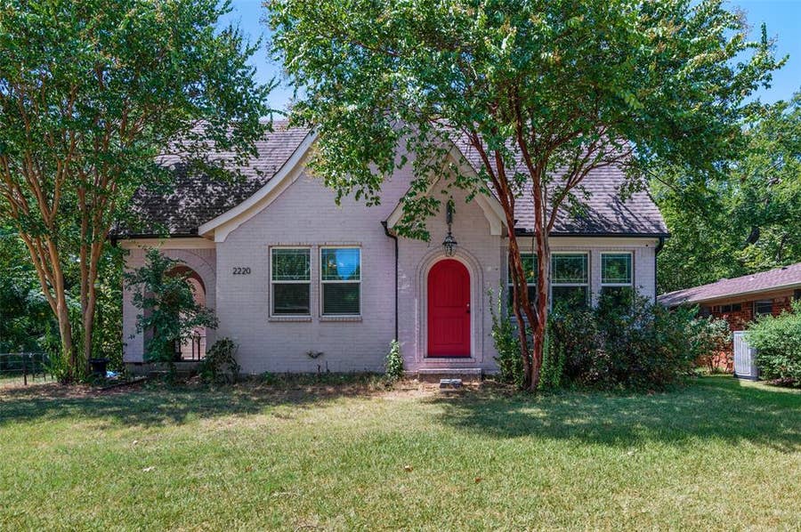 Property photo for 2220 Burning Tree Lane, Denton, TX