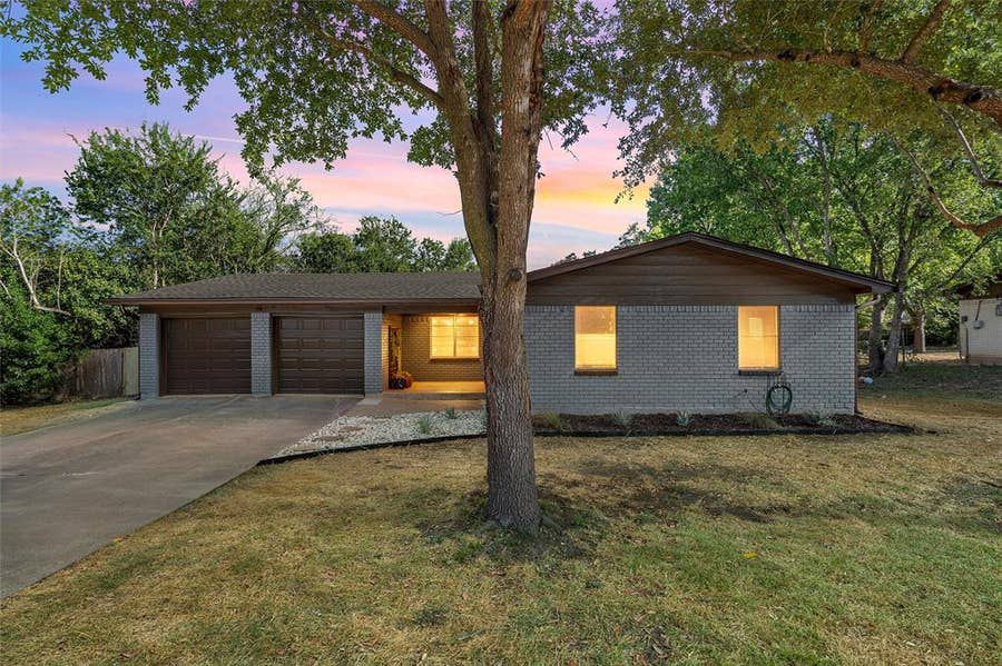 Property photo for 121 E Dawn Drive, Robinson, TX