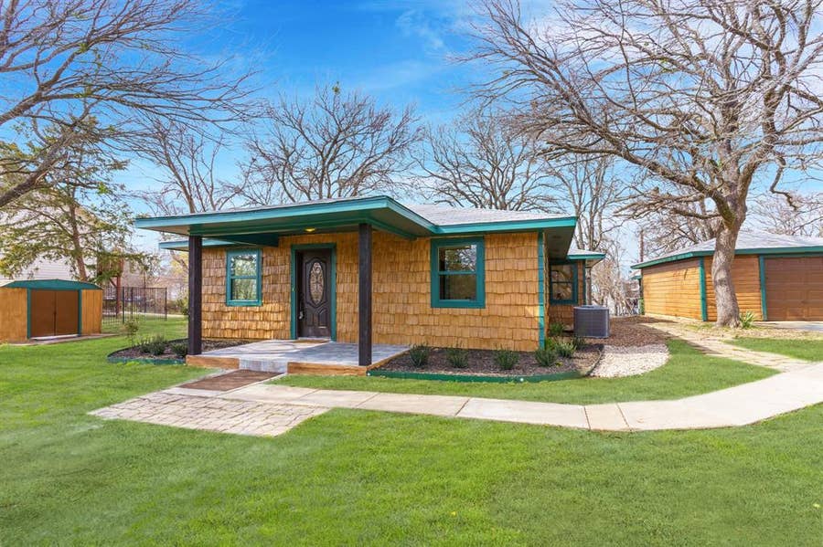 Property photo for 321 Crescent Drive, Pottsboro, TX