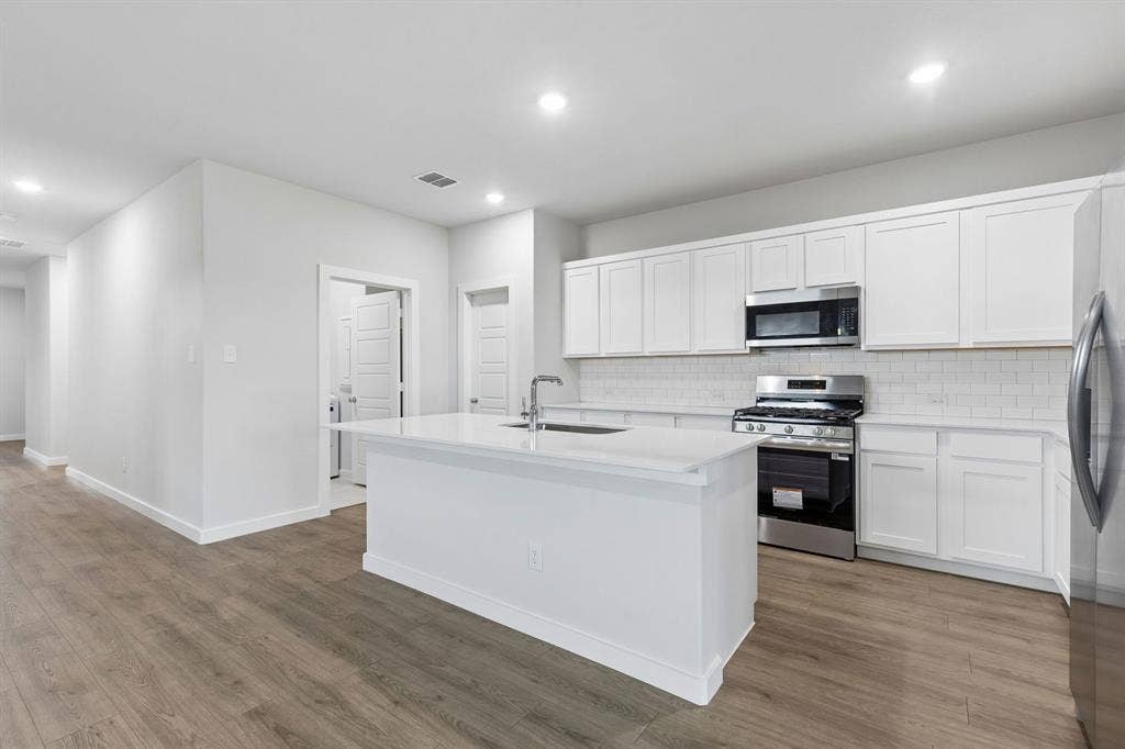 205 Whitlow Drive, Princeton, TX 75071 Kitchen in the Oscar home plan by Trophy Signature Homes – REPRESENTATIVE PHOTO