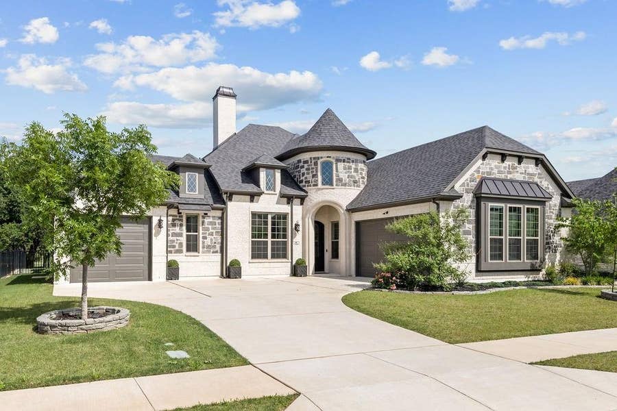 Property photo for 13924 E Riviera Drive, Fort Worth, TX