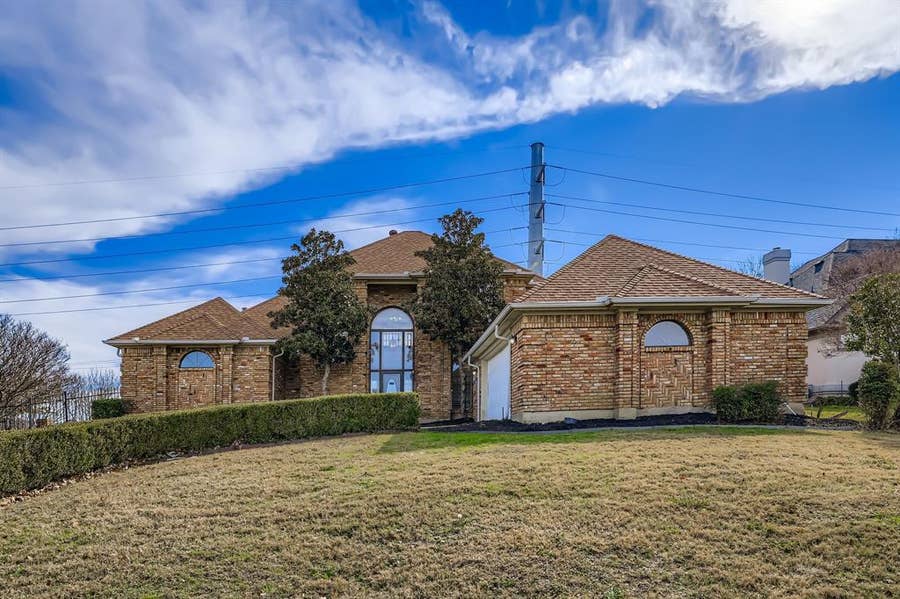 Property photo for 2210 Club Creek Circle, Garland, TX