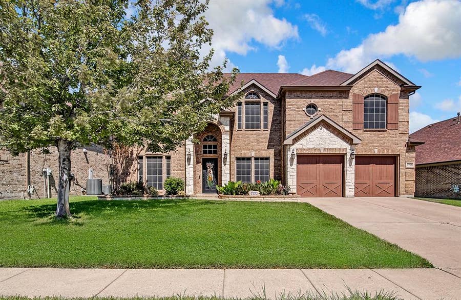 Property photo for 6928 Bent Spur Drive, Fort Worth, TX
