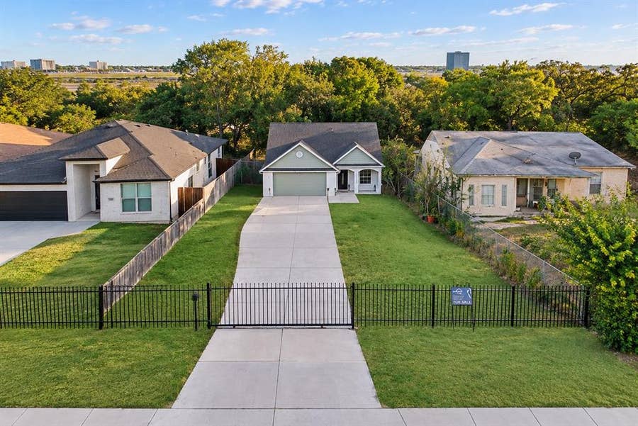 Property photo for 3022 Canada Drive, Dallas, TX