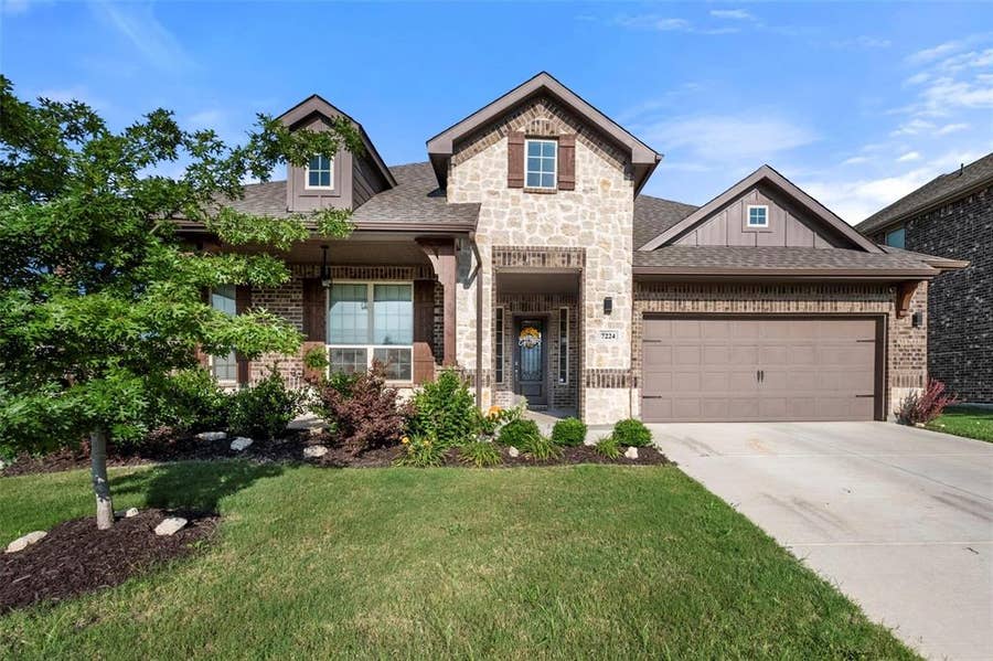 Property photo for 7224 Fallen Crest Lane, Arlington, TX