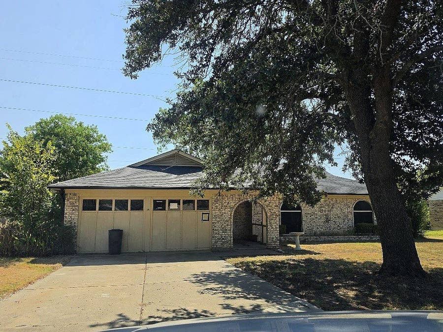 Property photo for 719 Ridgeway Road, Joshua, TX