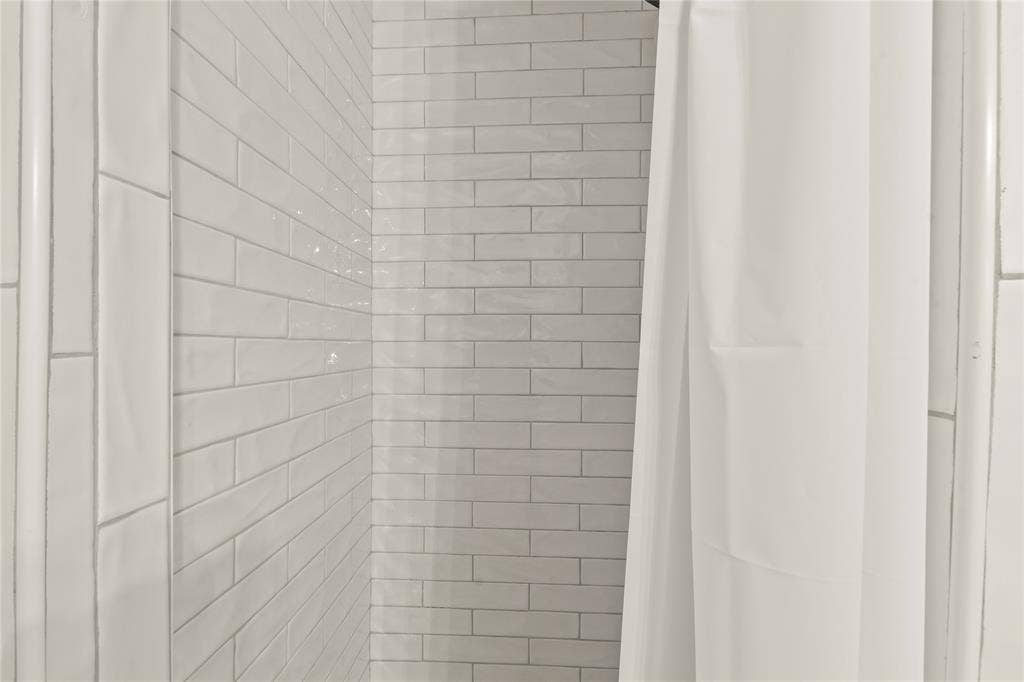 110 Henderson Harbor Circle, Payne Springs, TX 75156 White subway tile shower enclosure