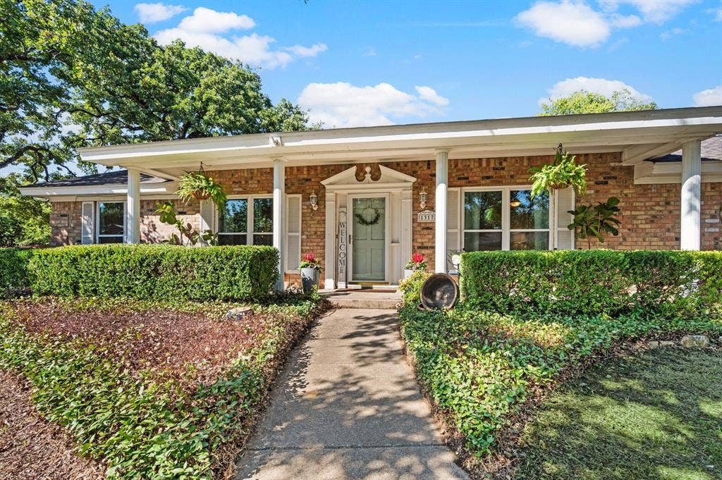 1317 Wade Drive, Bedford, TX 76022