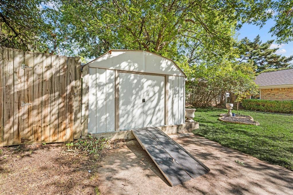 1317 Wade Drive, Bedford, TX 76022