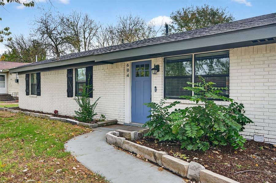 Property photo for 604 E Summit Street, Sherman, TX