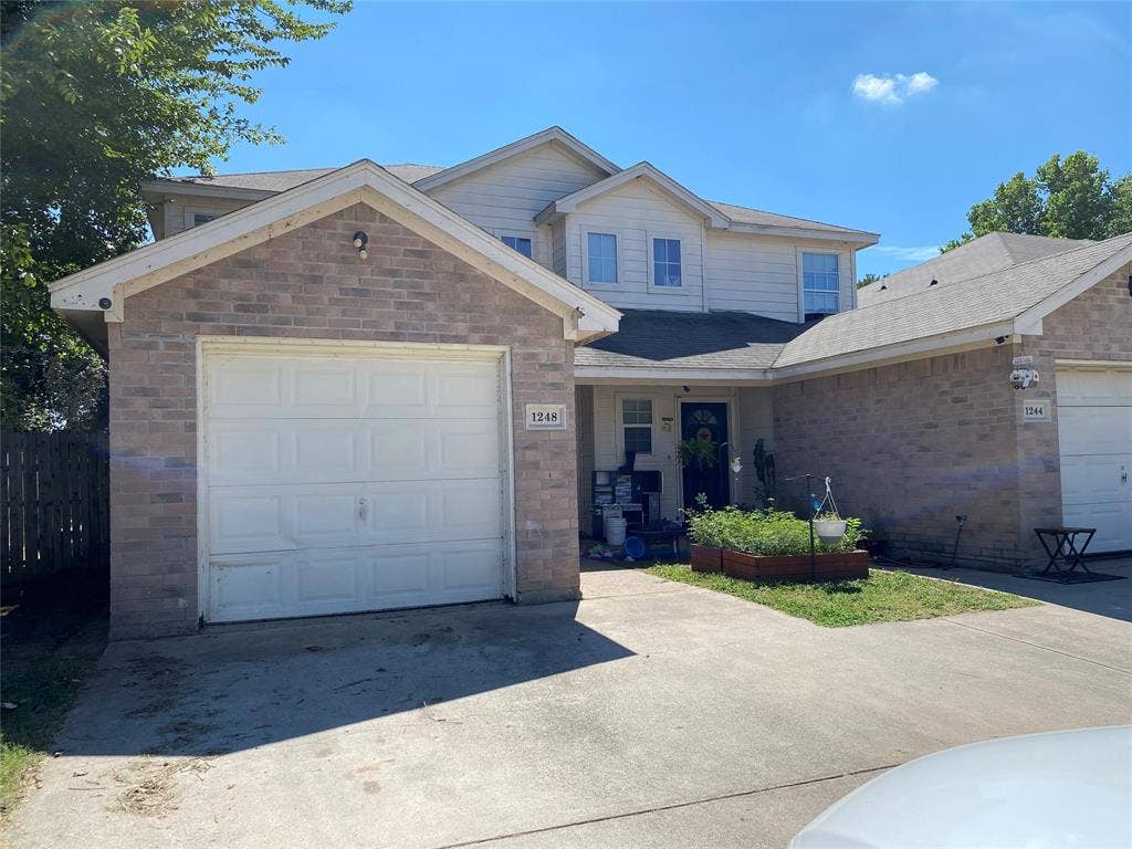 1244 Village Garden Drive, Azle, TX 76020 1244 Village Garden Drive, Azle, TX 76020