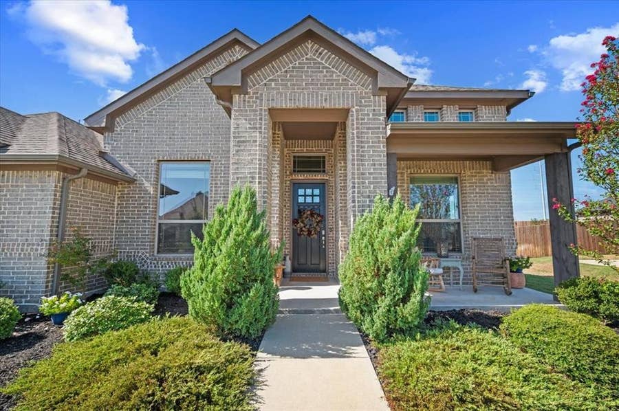 Property photo for 136 Sapphire Lane, Waxahachie, TX
