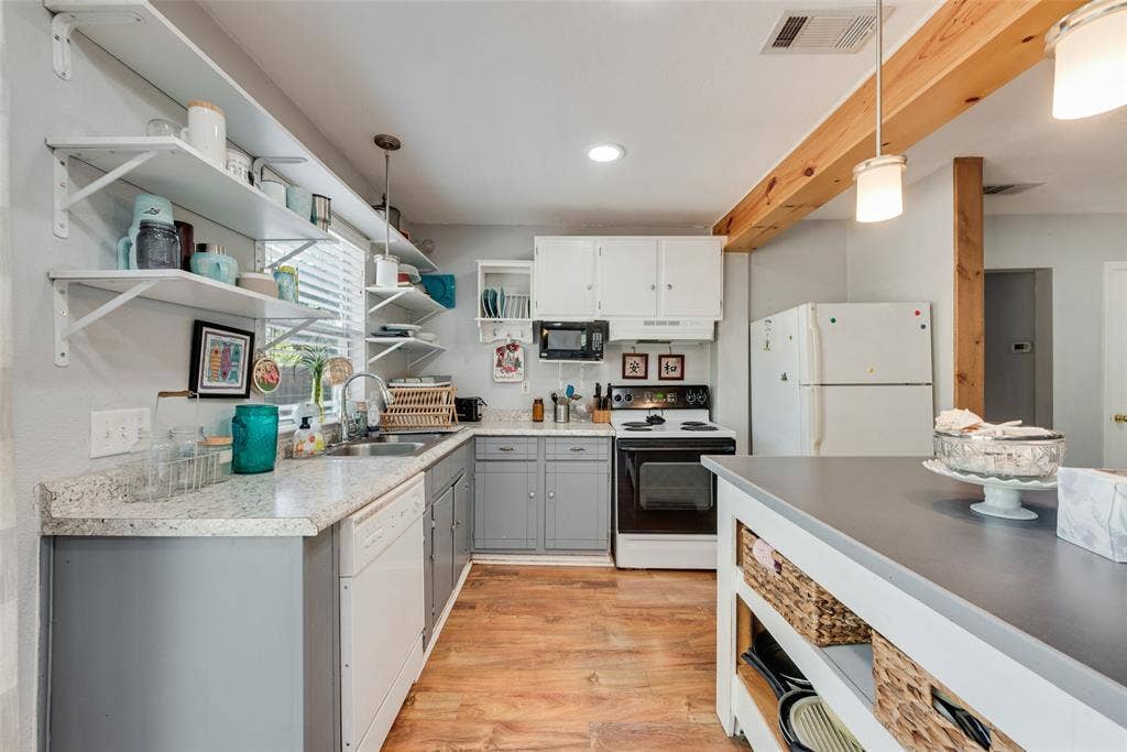 7470 Widgeon Avenue, Fort Worth, TX 76116
