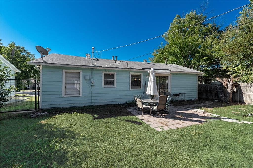 7470 Widgeon Avenue, Fort Worth, TX 76116