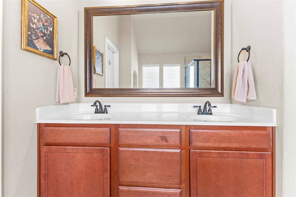 726 Celebrity Court, Midlothian, TX 76065 Dual sinks in Primary!