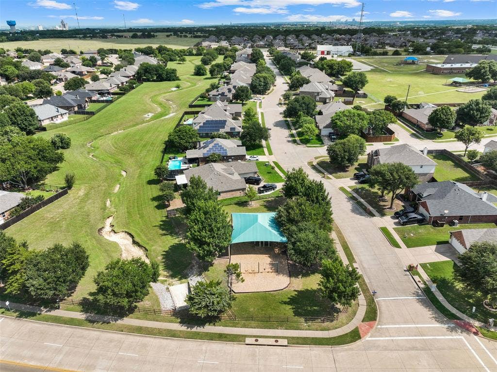 726 Celebrity Court, Midlothian, TX 76065 Community play ground!