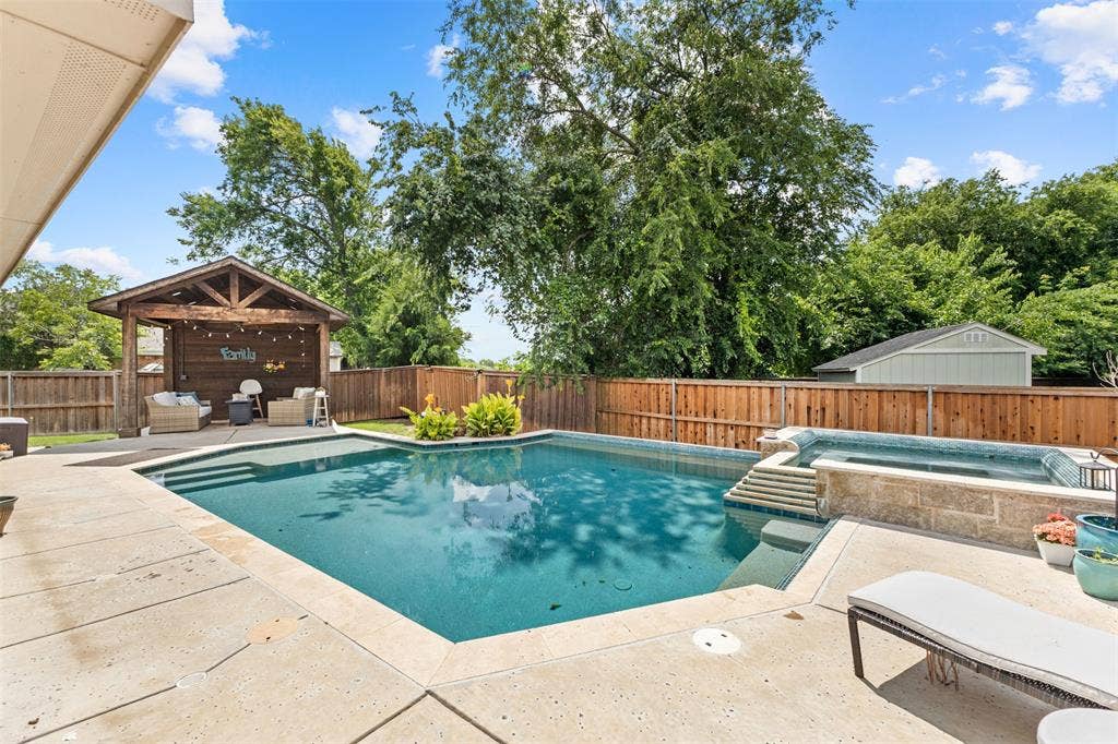726 Celebrity Court, Midlothian, TX 76065 Pool with Hot Tub!