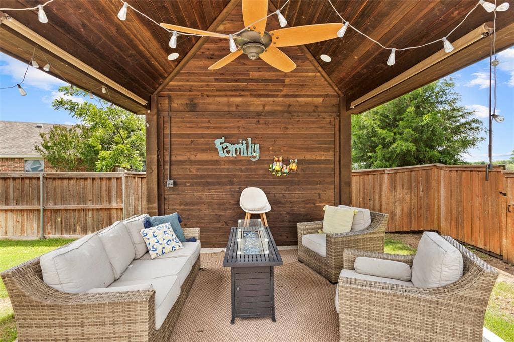 726 Celebrity Court, Midlothian, TX 76065 Cozy gazebo!