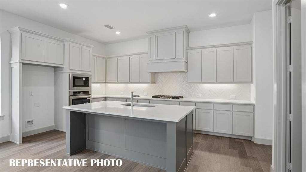 3417 Pickerel Point, McKinney, TX 75071 Gorgeous counter tops, beautiful cabinetry, wonderful flooring and stainless steel appliances come together to create the kitchen of your dreams! REPRESENTATIVE PHOTO