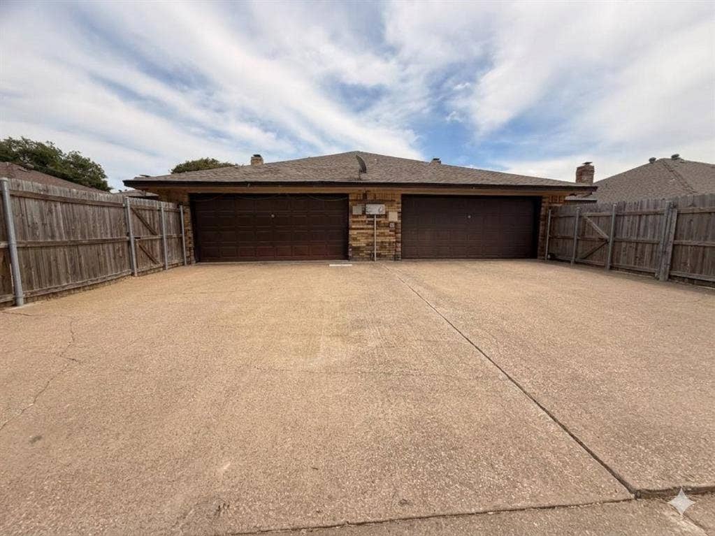 Attached 2 Car Garage
