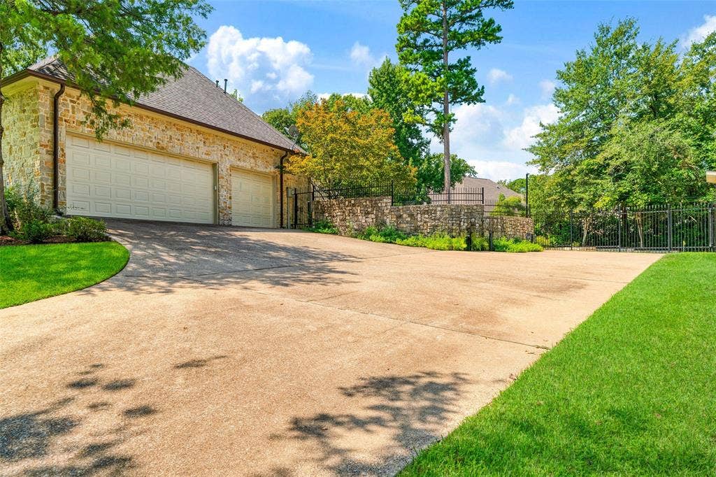 4045 Stonegate Boulevard, Tyler, TX 75703 4045 Stonegate Boulevard, Tyler, TX 75703