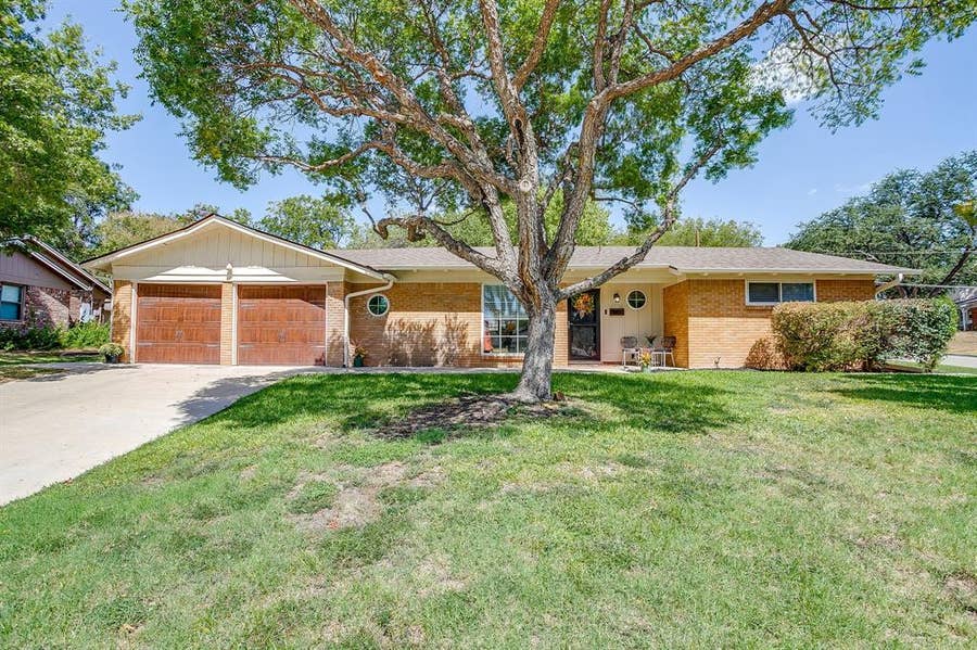 Property photo for 4413 Angus Drive, Fort Worth, TX