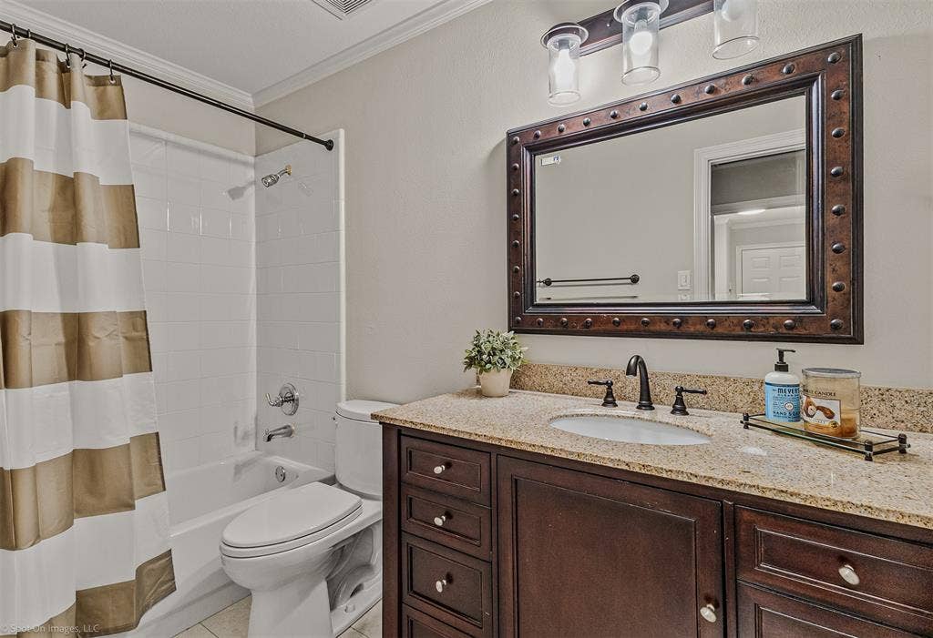 208 Lionhart Place, Rockwall, TX 75032