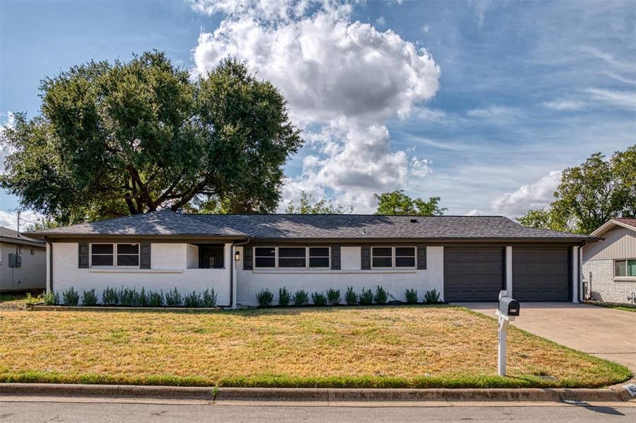 Property photo for 417 Fieldwood Terrace, Hurst, TX