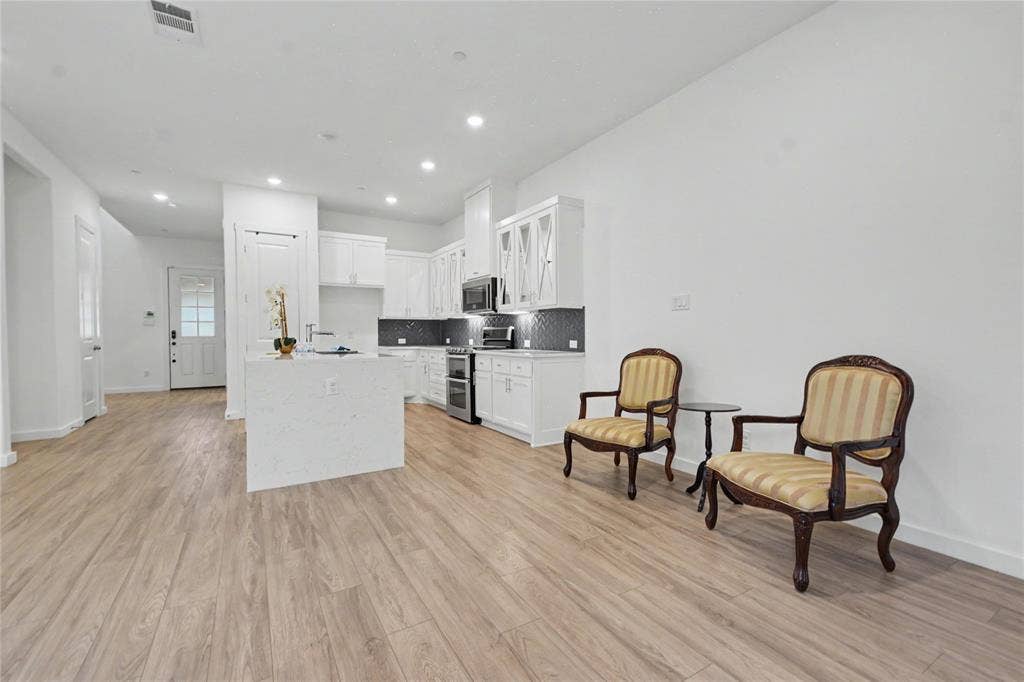 4533 English Maple Drive, Arlington, TX 76005