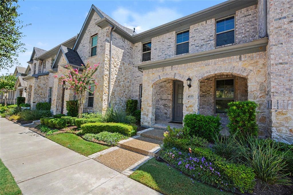 4533 English Maple Drive, Arlington, TX 76005